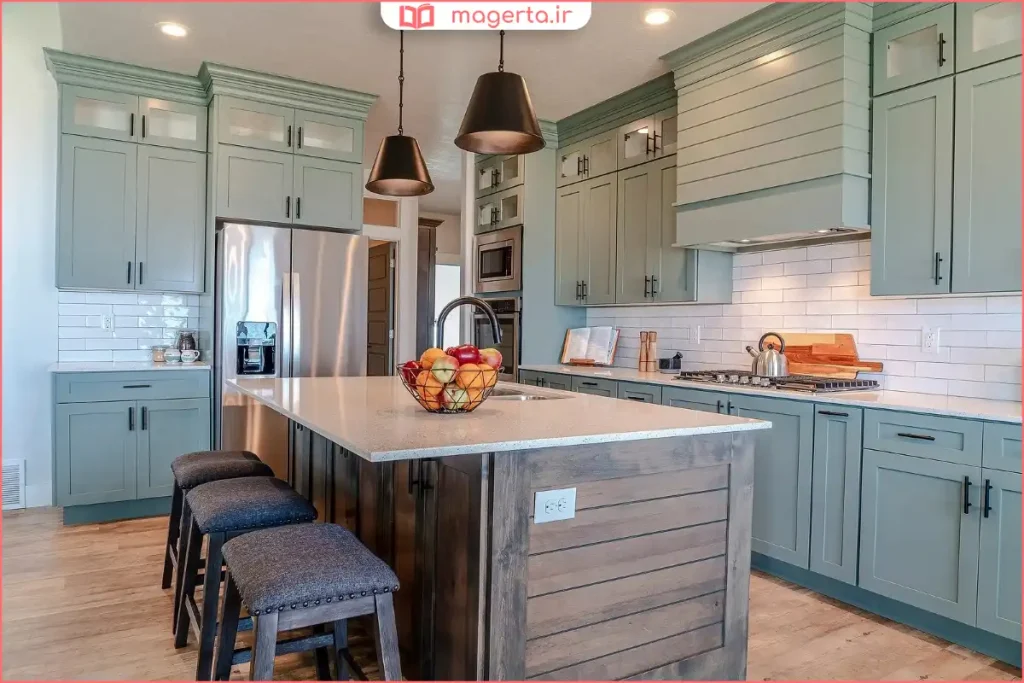 کابینتهای آبی روشن در آشپزخانه مینیمال با دکور ساده