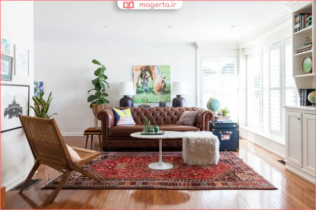 فرش قرمز در خانه آپارتمانی برای جلوه مدرن و بازتر