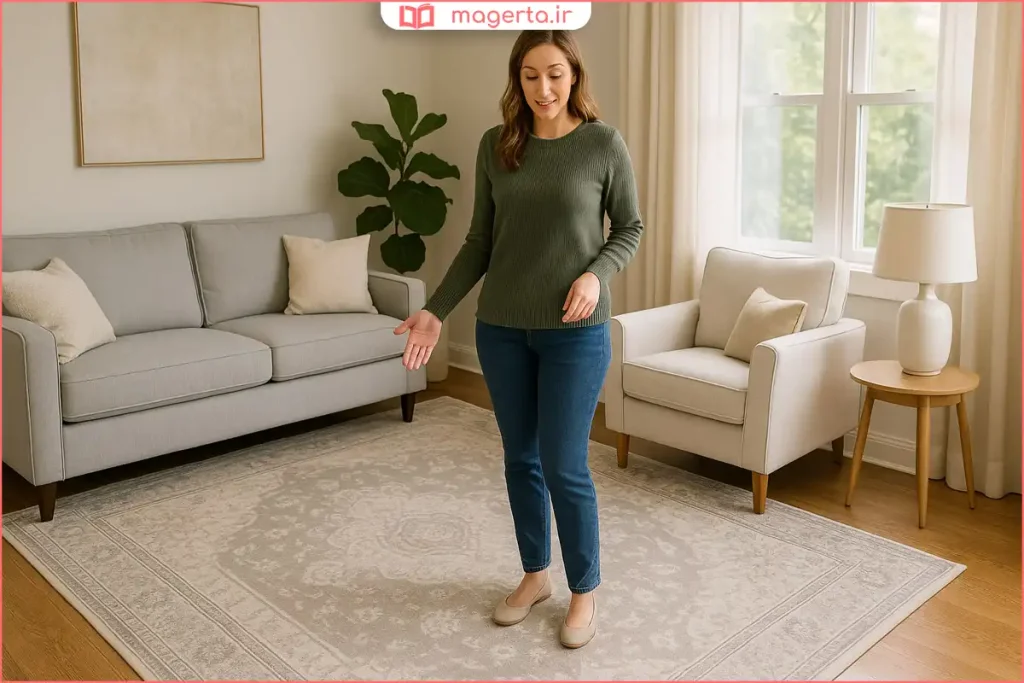 فرش کرم و طلایی در پذیرایی مدرن با مبلمان روشن و نور طبیعی