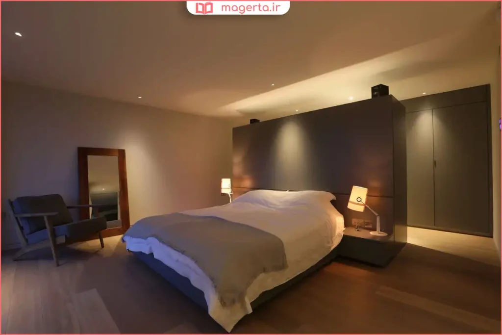 نور مخفی گرم زرد در اتاق خواب برای ایجاد فضای آرام