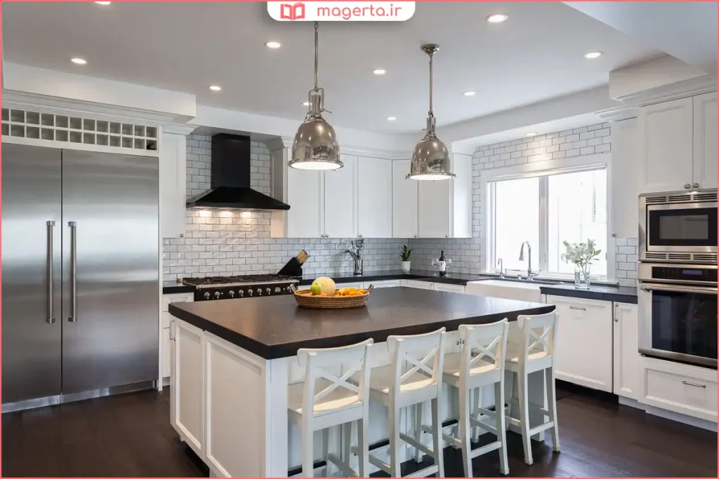 صفحه کابینت مشکی براق در تضاد زیبا با کابینت سفید