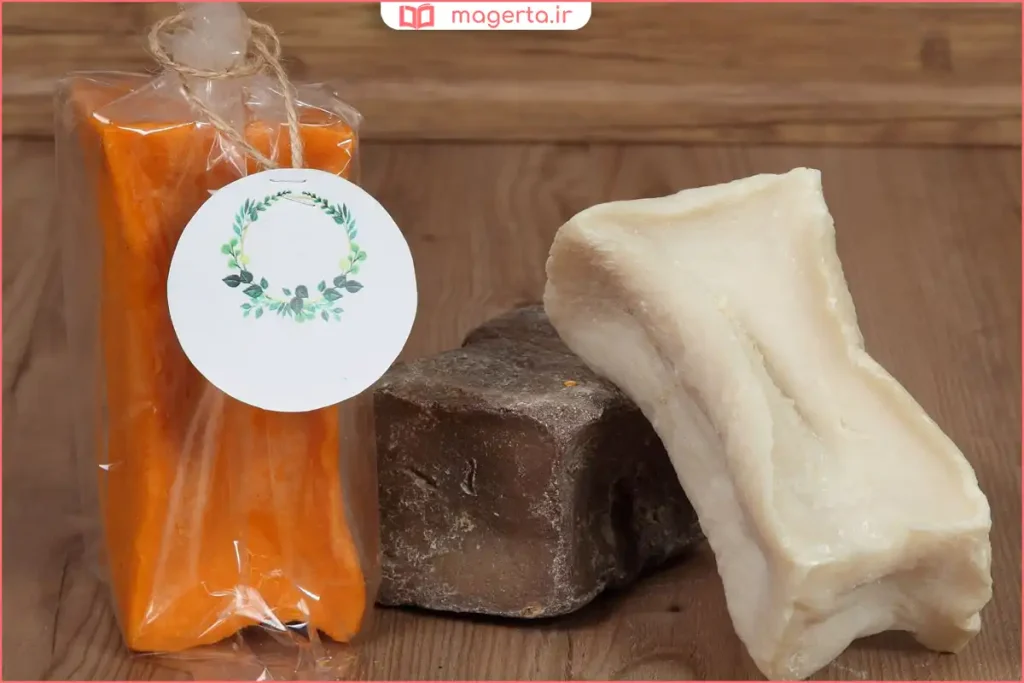 بسته‌بندی سه‌رنگ صابون مراغه (سفید، زرد، سیاه) روی قفسه فروشگاه