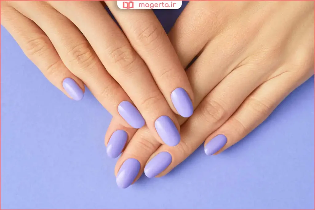 لاک رنگ بنفش برای جلوه طبیعی روی پوست روشن