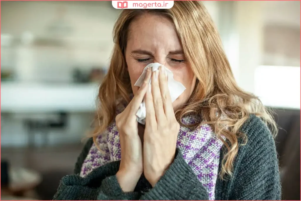 ماساژ آرام ناحیه سینوسها برای کاهش التهاب و گرفتگی بینی