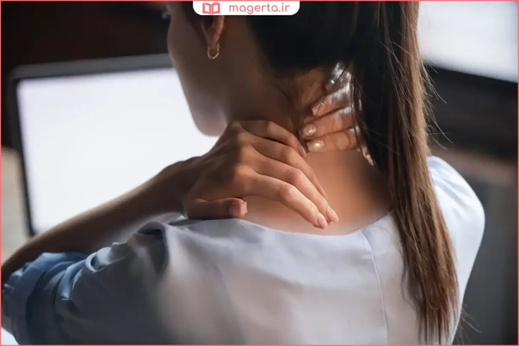 ماساژ گردن توسط فیزیوتراپیست برای رفع اسپاسم عضلانی