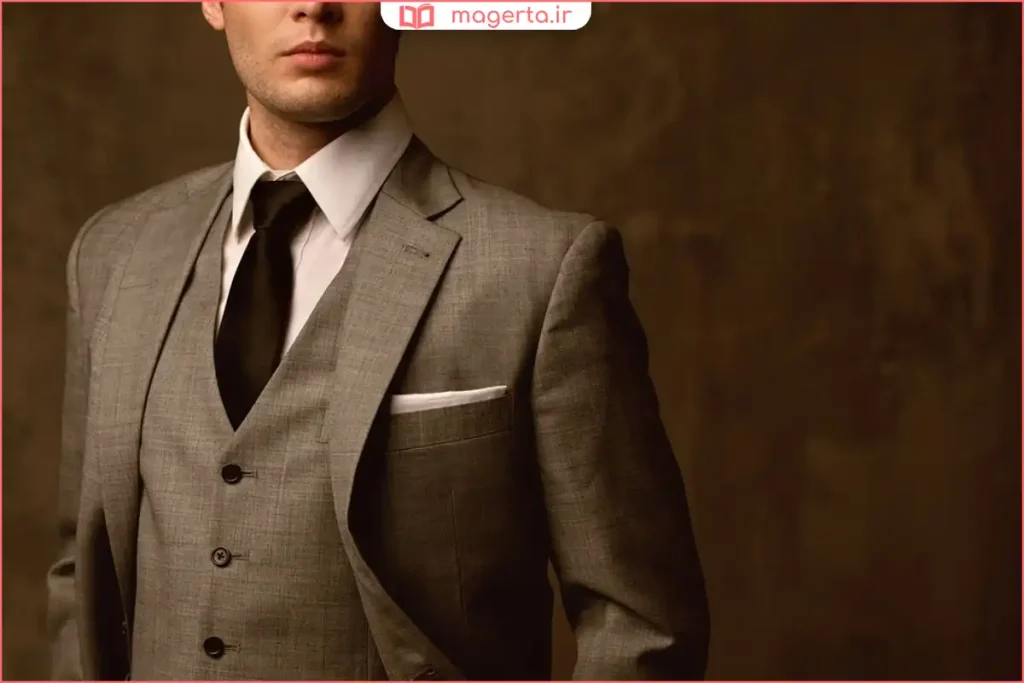 کت و شلوار طوسی تیره با استایل مدرن برای استفاده روزمره