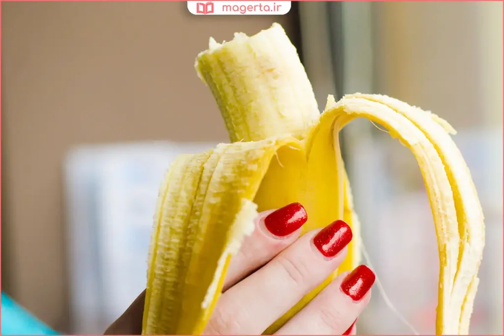 برشهای موز تازه در کاسه اسموتی مخصوص رژیم لاغری