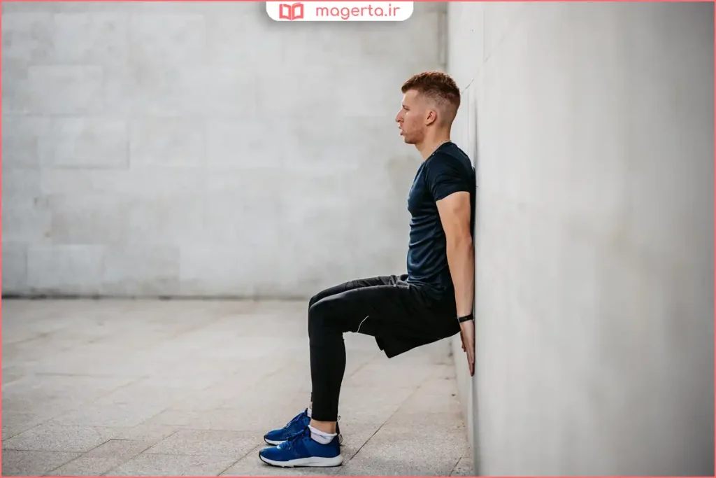 نوجوان در حال انجام حرکات کششی صبحگاهی برای افزایش قد