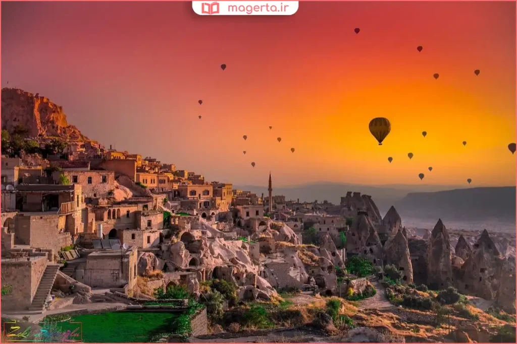نمای هوایی از بالونسواری کاپادوکیا در آسمان صاف تابستان