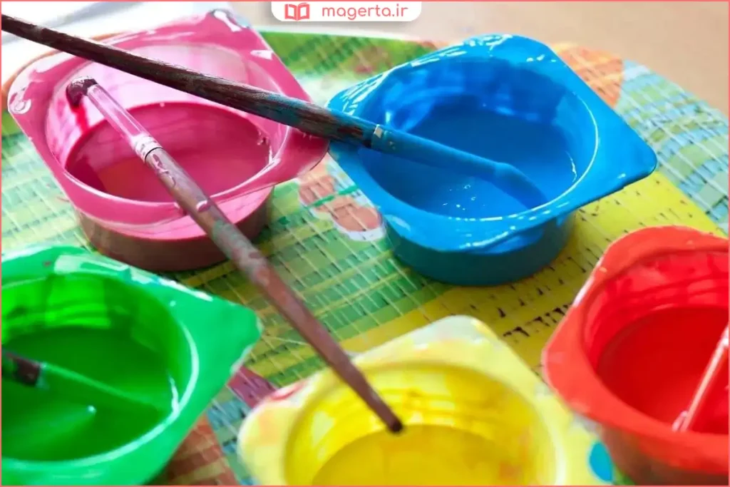 قوطی رنگ اکریلیک ایرانی قابل شستوشو با درب آبی و برچسب برند داخلی