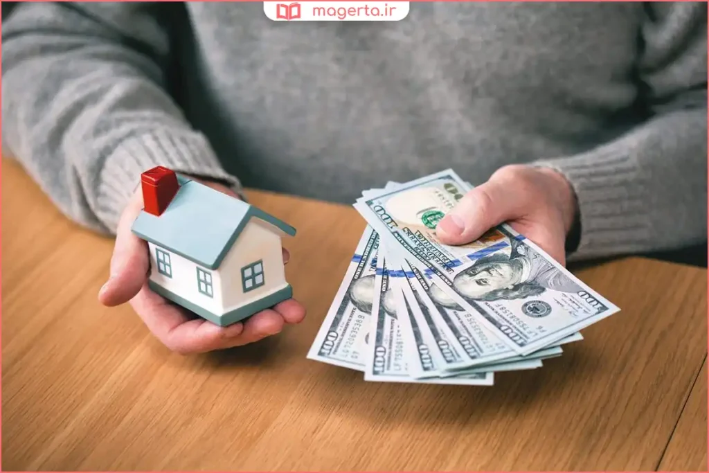 فروشنده در حال مذاکره با خریدار درباره قیمت کالا در فروشگاه