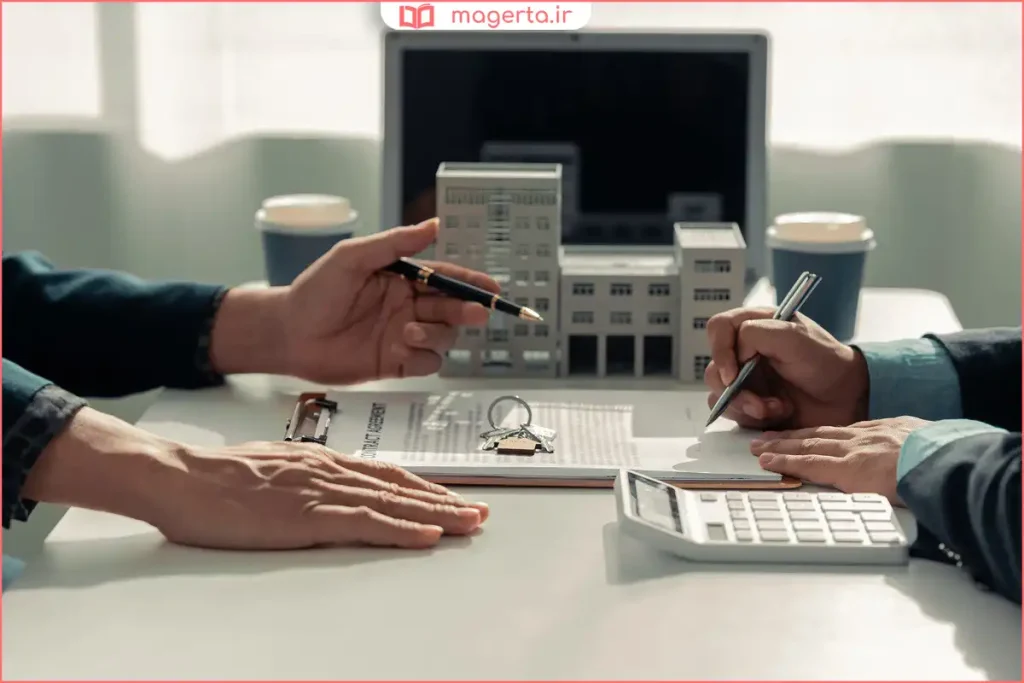 گفت‌وگوی کاری بین دو نفر درباره قرارداد خرید و فروش موفق