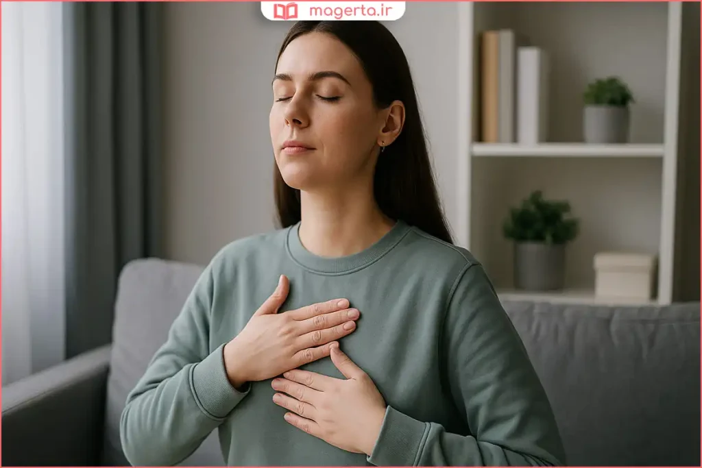 فردی در حال تنفس عمیق در هوای پاک برای تقویت ریه‌ها