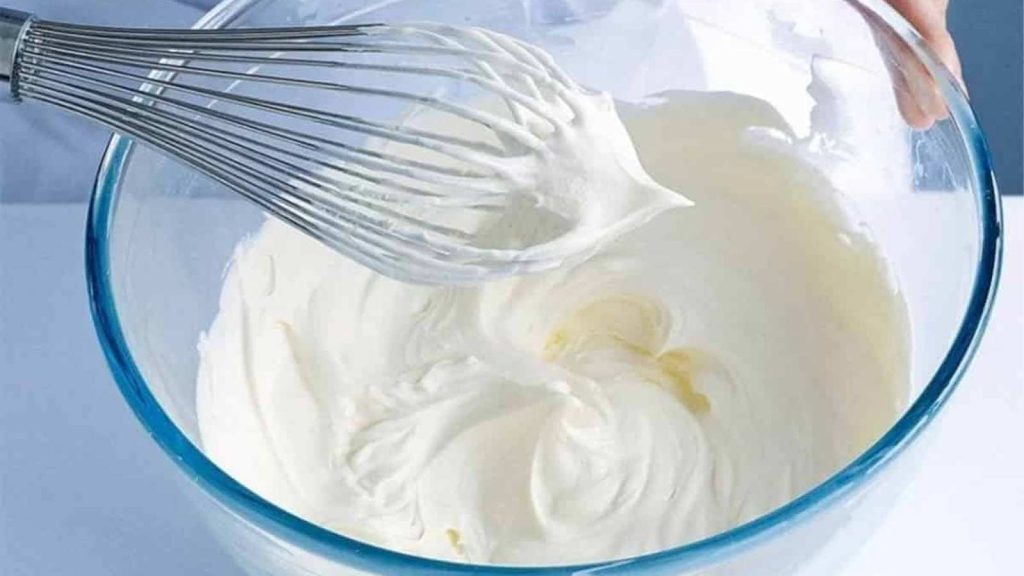 روش اصولی درست كردن خامه كيک در خانه