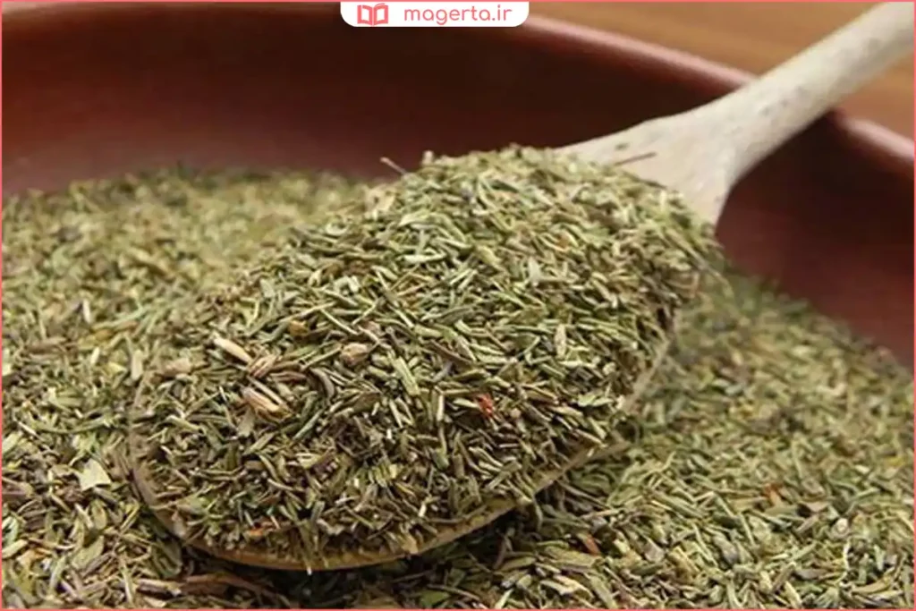 گیاه خشکشده یال پاچه در ظرف شیشهای برای استفاده دارویی