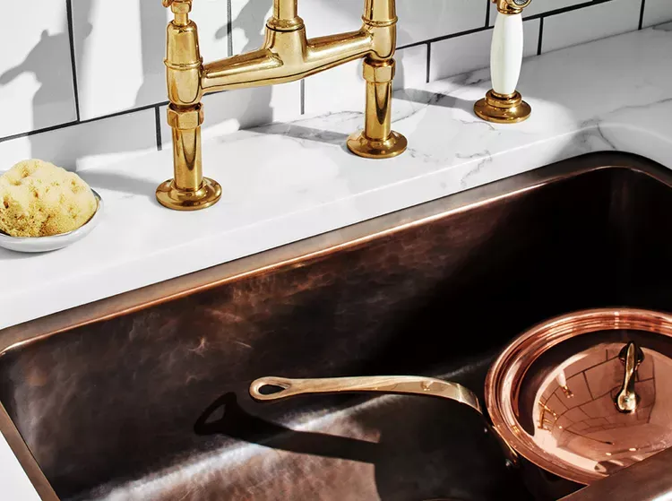 روش تمیز کردن سینک مسی