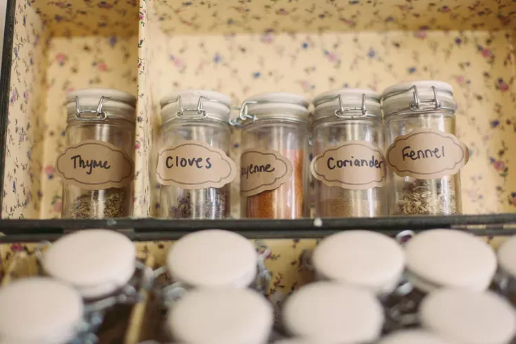 ظروف دارای برچسب کاغذی