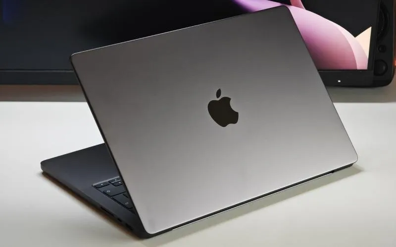 مک بوک پرو 2025 m5 16GB 512GB