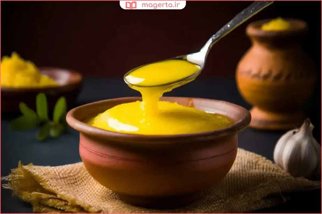 روغن حیوانی خالص داخل ظرف شیشه‌ای با رنگ زرد طبیعی