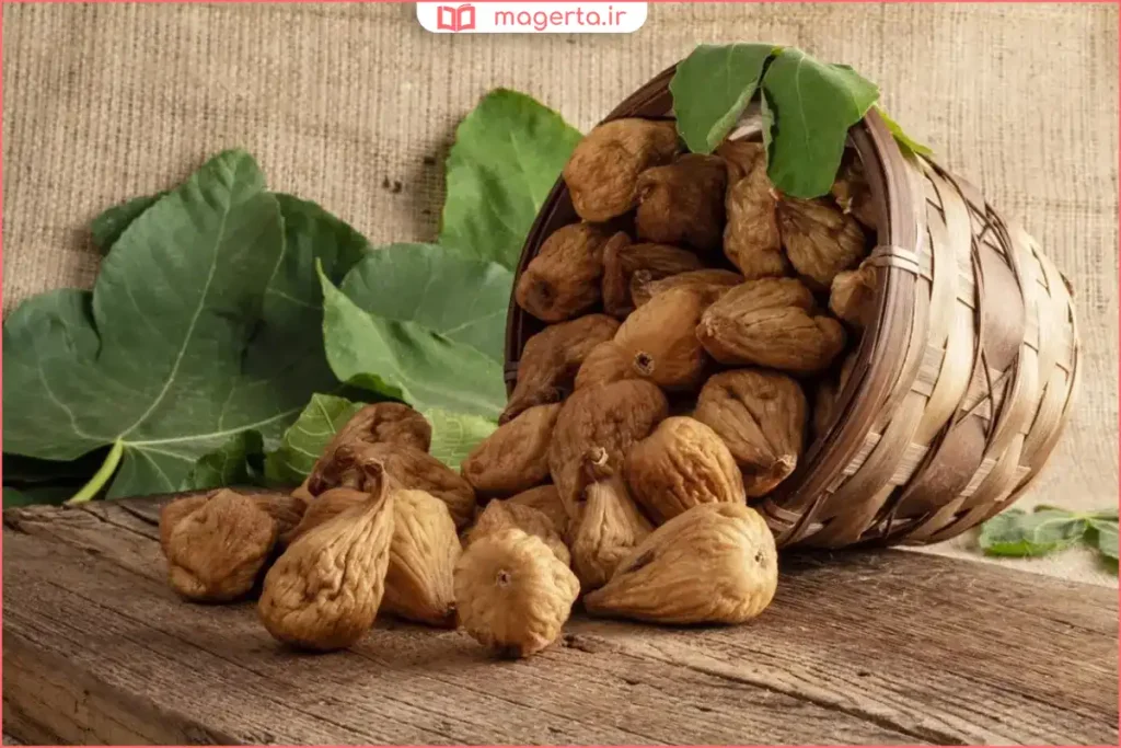 انجیر خشک چیده‌شده در ظرف برای نگهداری و مصرف