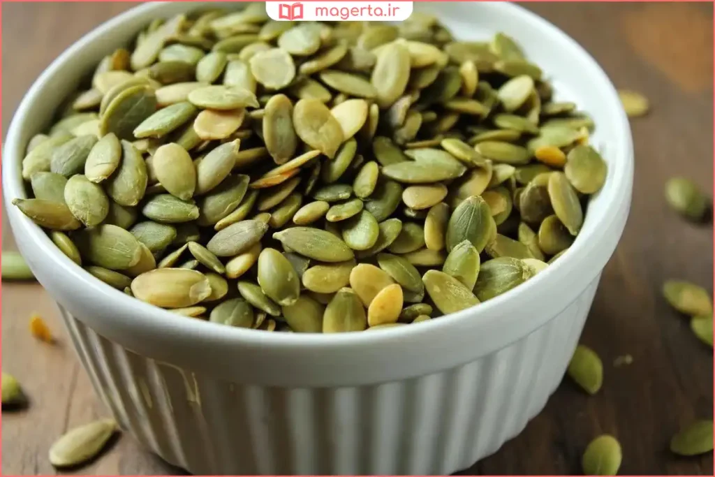 تخمه کدو خام و تازه در ظرف مخصوص مصرف خوراکی