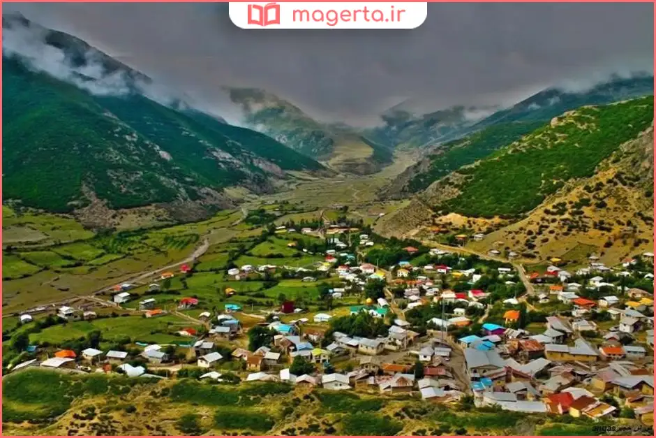 جاده‌ی کوهستانی روستای کجور