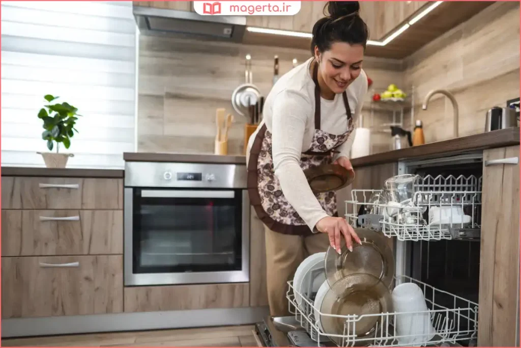نگهداری ماشین ظرفشویی با تمیزکاری منظم فضای داخلی