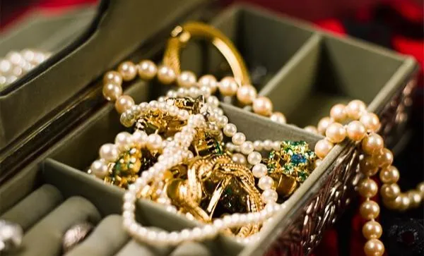 متن تبلیغ بدلیجات شیک و خاص برای فروش زیورآلات