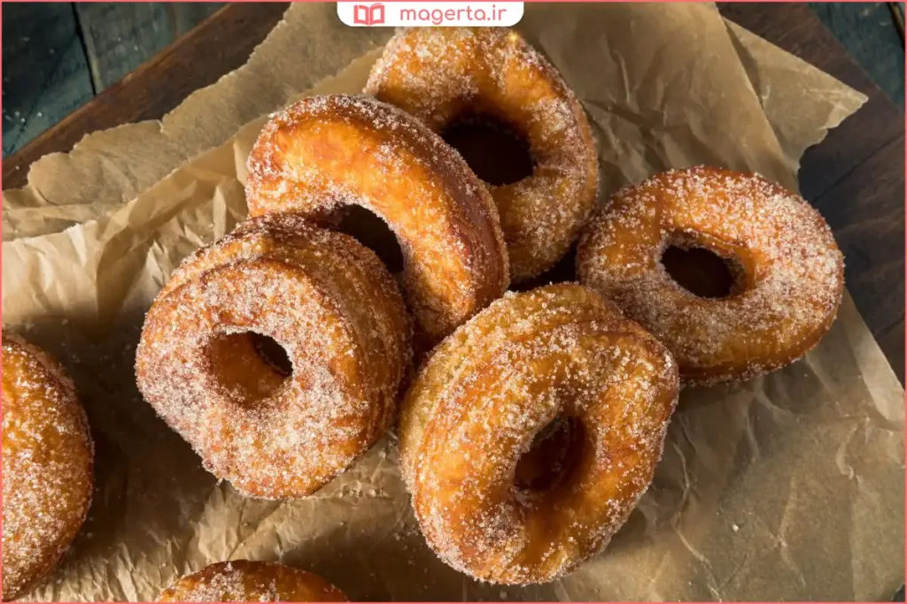 دونات خانگی پف‌دار پس از خارج شدن از روغن