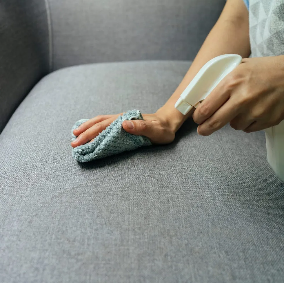 مبل میکروفایبر تمیز و نو