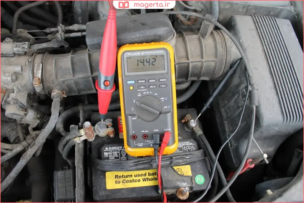 تست ولتاژ باتری برای تشخیص خرابی آفتامات دینام