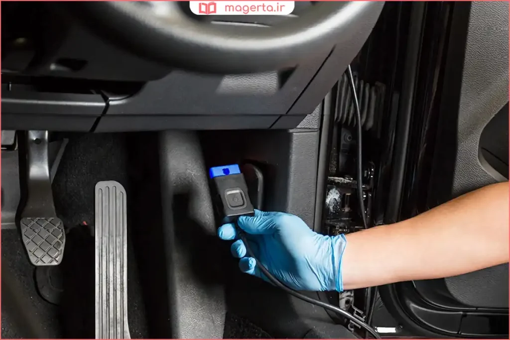 جست‌وجوی قطعه جی پی اس در بخش زیر فرمان یا پشت ضبط خودرو