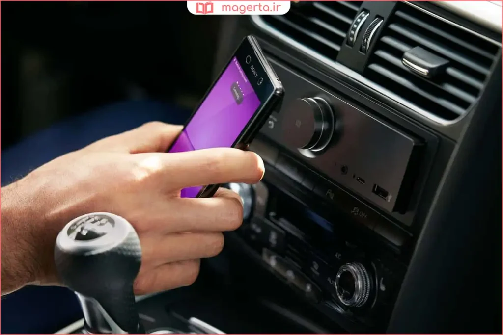 جست‌وجوی دستگاه‌های بلوتوث در گوشی برای اتصال به ضبط ماشین