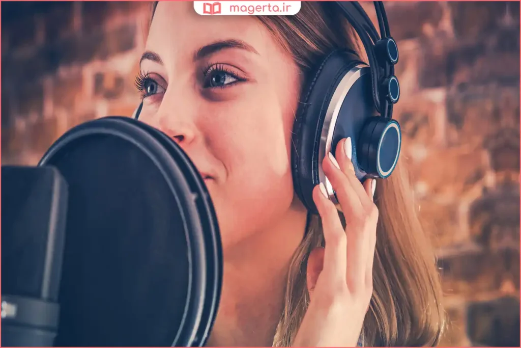 ضبط صدا با میکروفن برای بررسی کیفیت و شفافیت صدا