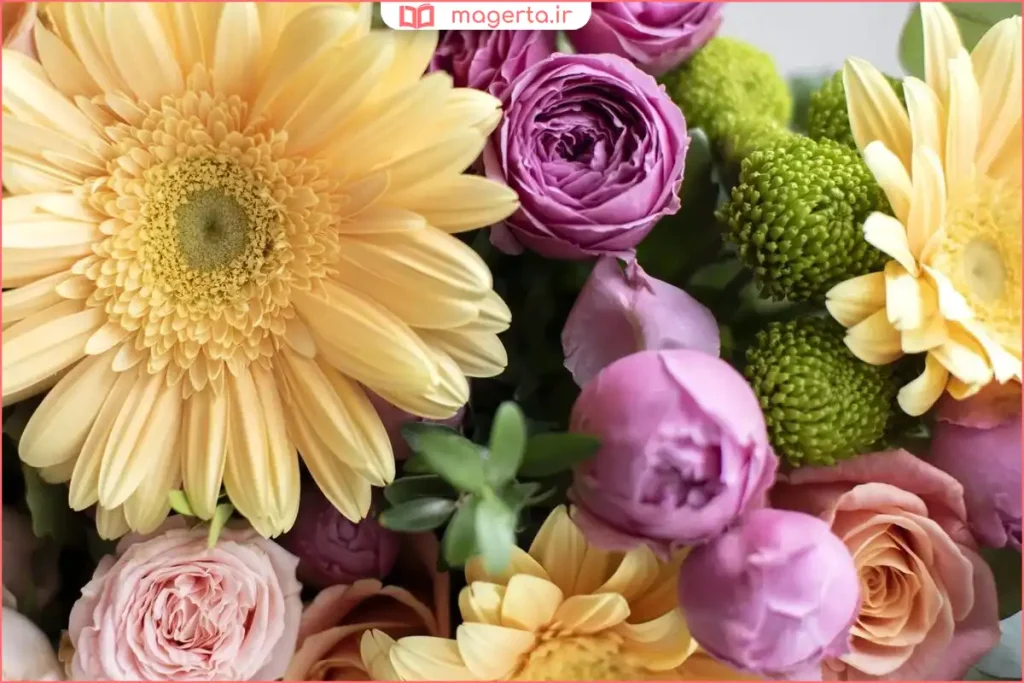 نگهداری دسته گل طبیعی در گلدان شیشه‌ای با آب تازه