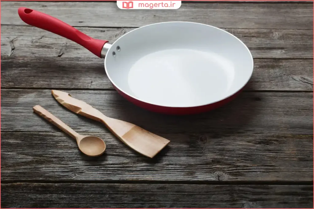 بررسی سطح داخلی ظروف تفلون برای جلوگیری از آسیب