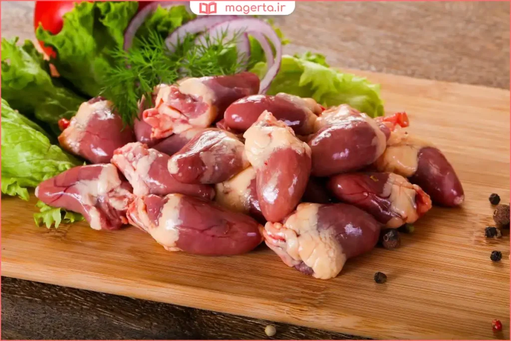 دل مرغ خام و تازه آماده پاک‌سازی و شست‌وشو