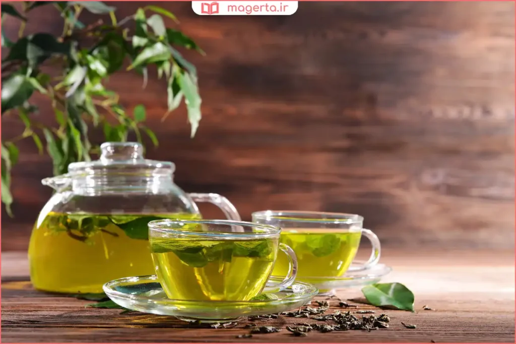 سرو چای سبز به‌صورت گرم در فضای آرام