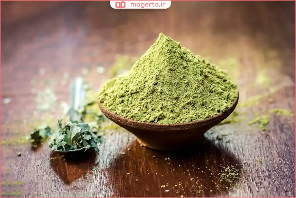 حنا بستهشده روی کف پا پس از آمادهسازی پوست