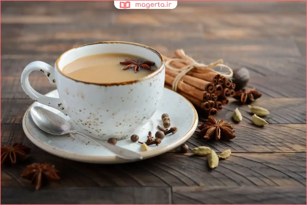 فنجان چای ماسالا داغ با رنگ تیره و عطر ادویه‌ها