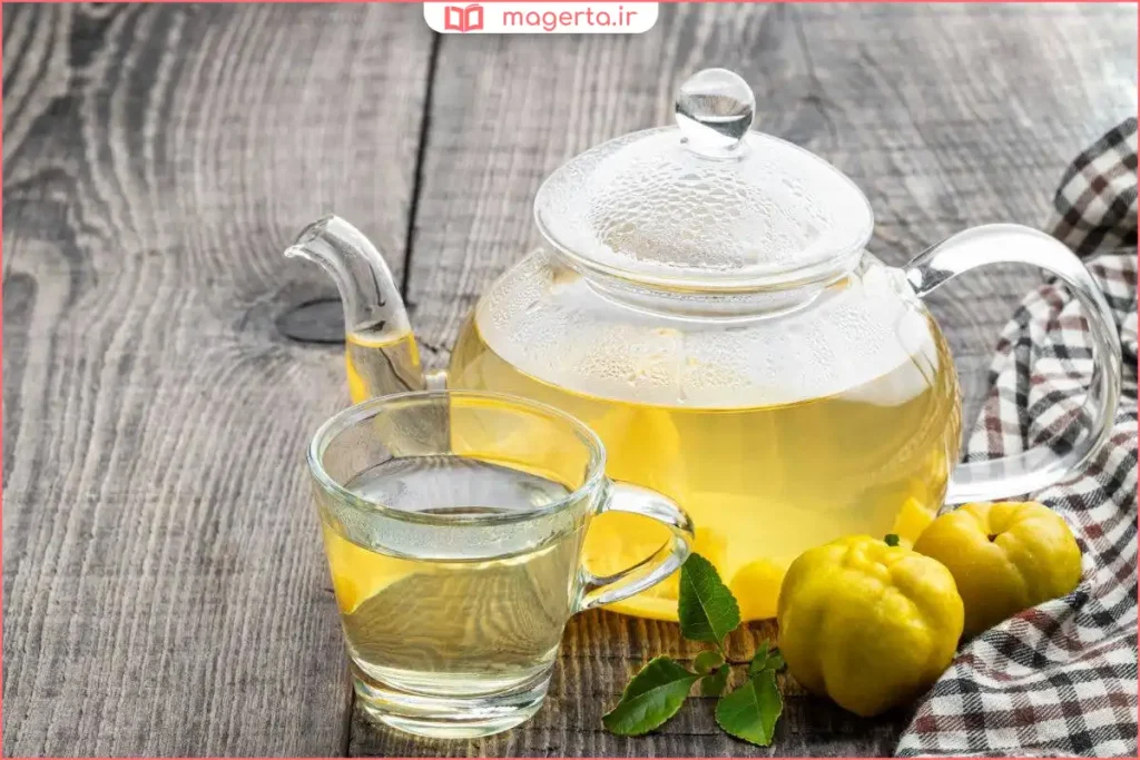 فنجان دمنوش به گرم با رنگ طبیعی و شفاف