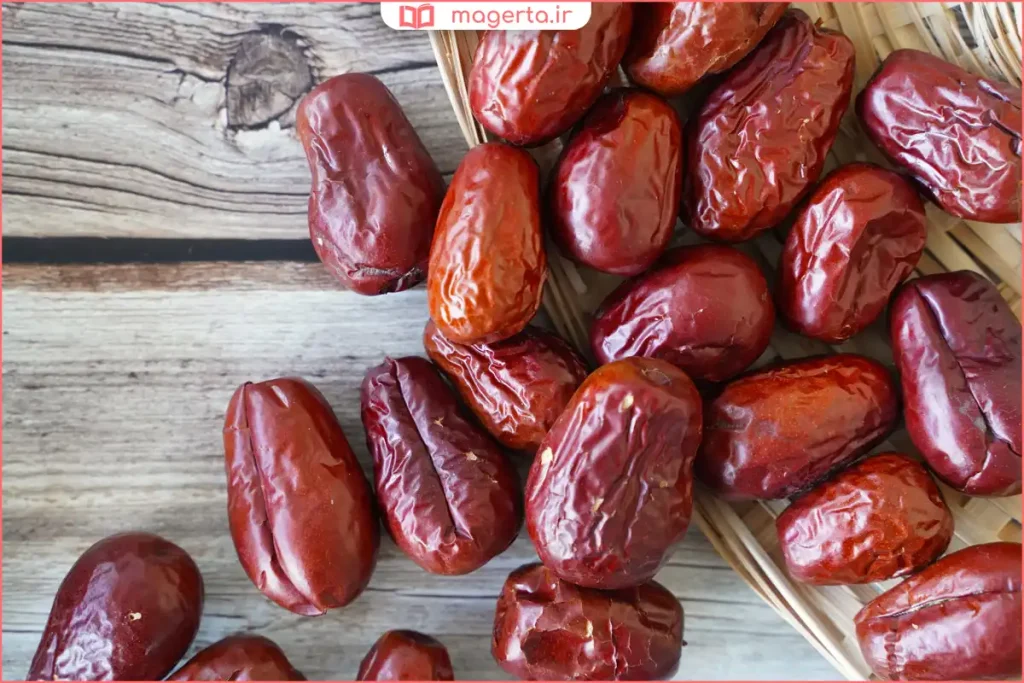 عناب خشک شده با رنگ طبیعی و بافت سالم