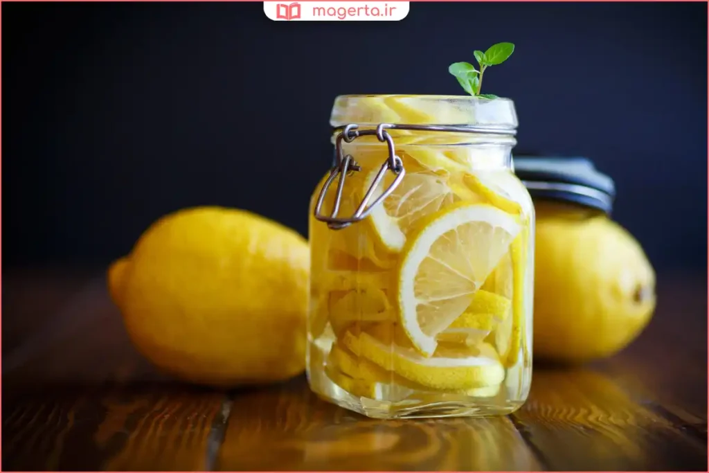 برش‌خورده لیمو تازه با نمای داخلی پرآب