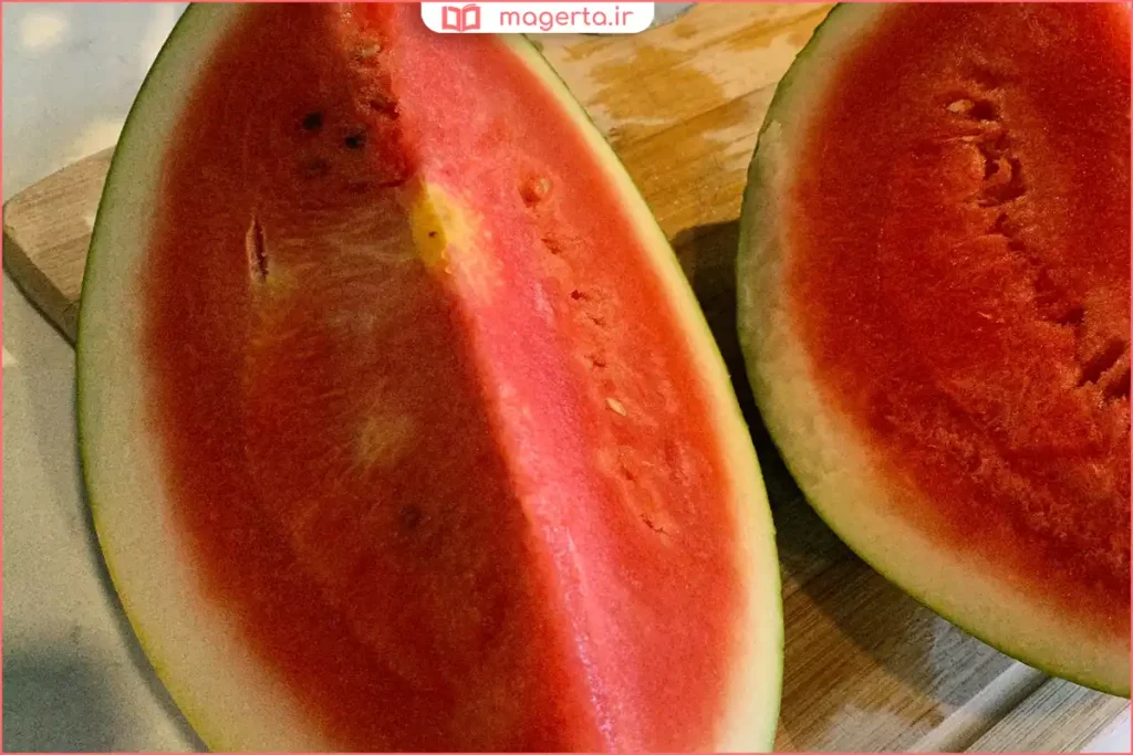 برش هندوانه با رگه‌های زرد و سفید به‌عنوان نشانه احتمالی نیترات