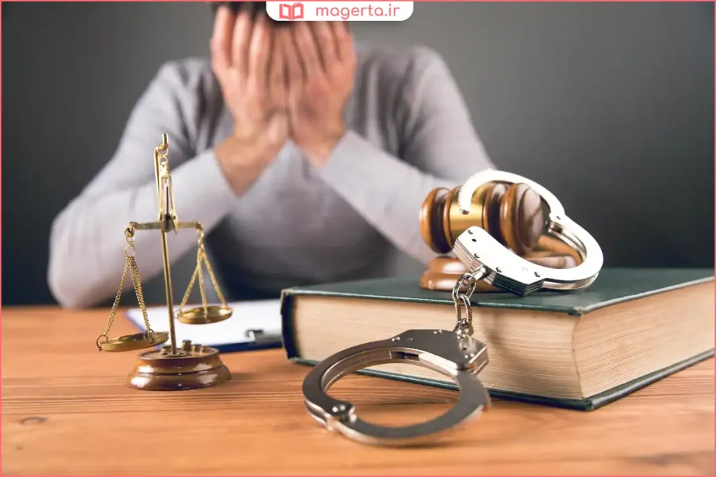 نمای داخلی دادگاه در رسیدگی به پرونده حبس تعزیری