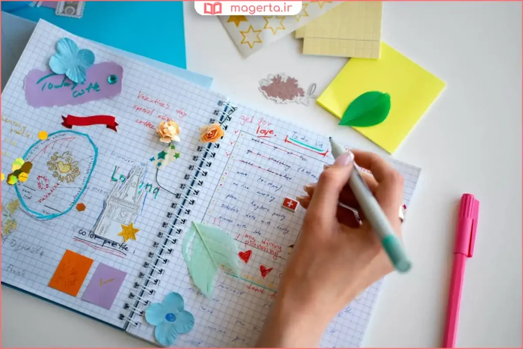 نوشتن افکار و احساسات روزانه در دفتر ژورنال