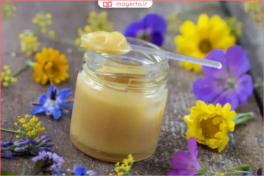 نگهداری ژل رویال در ظرف شیشهای دربسته داخل یخچال