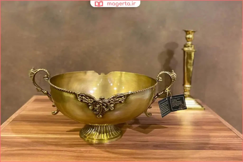 ظرف برنجی قدیمی با طرح حکاکی‌شده