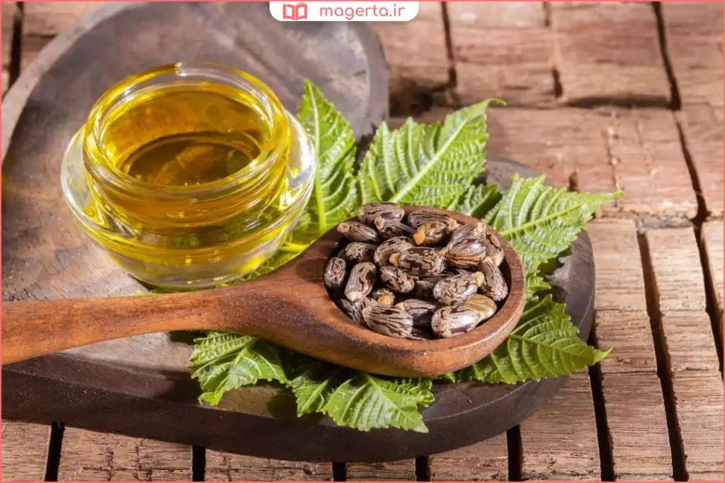 بطری روغن کرچک طبیعی با رنگ زرد روشن روی سطح چوبی