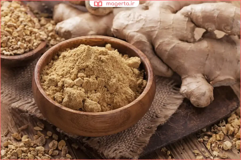 زنجبیل تازه کامل روی سطح چوبی آشپزخانه